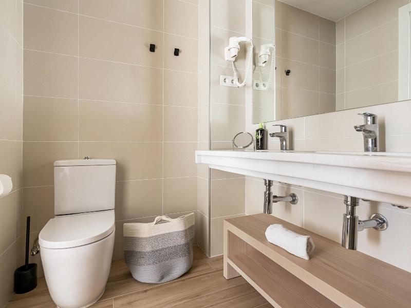 Limehome Barcelona Carrer De Besalu 82 image