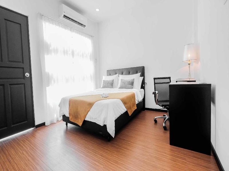 Garden Sentral Hotel image