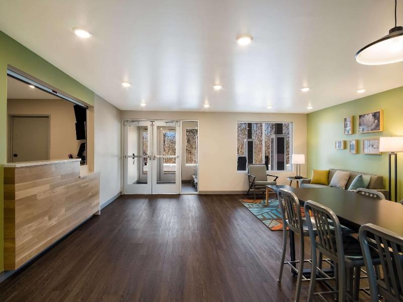 Woodspring Suites Grand Rapids Kentwood — view
