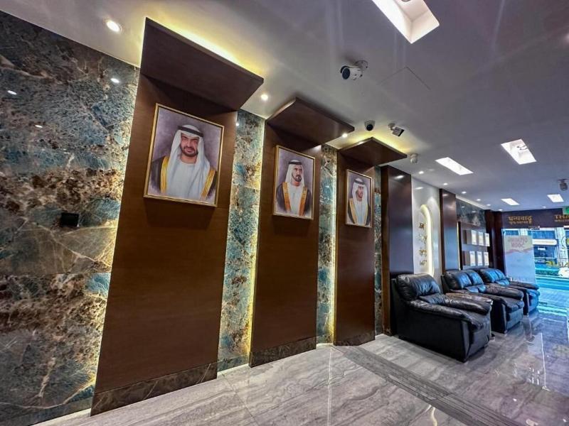 Gold Sky Avenue Hotel image