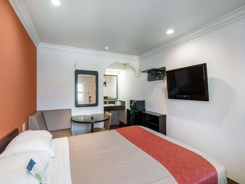Motel 6 Lomita Ca image