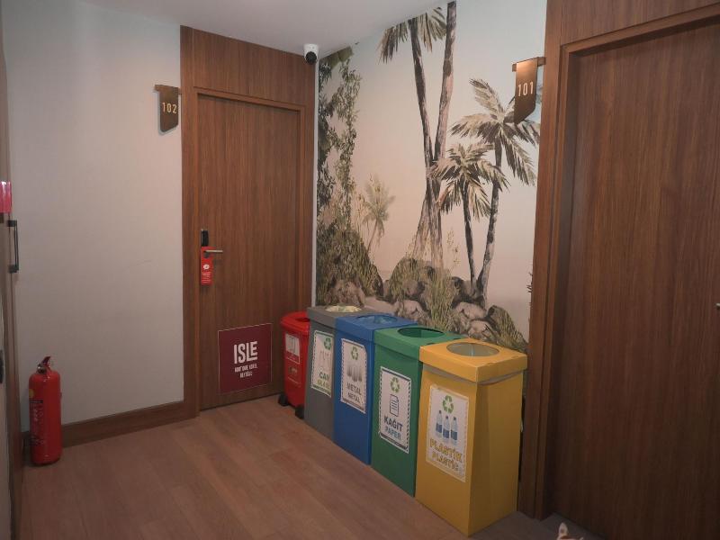 Isle Otel image
