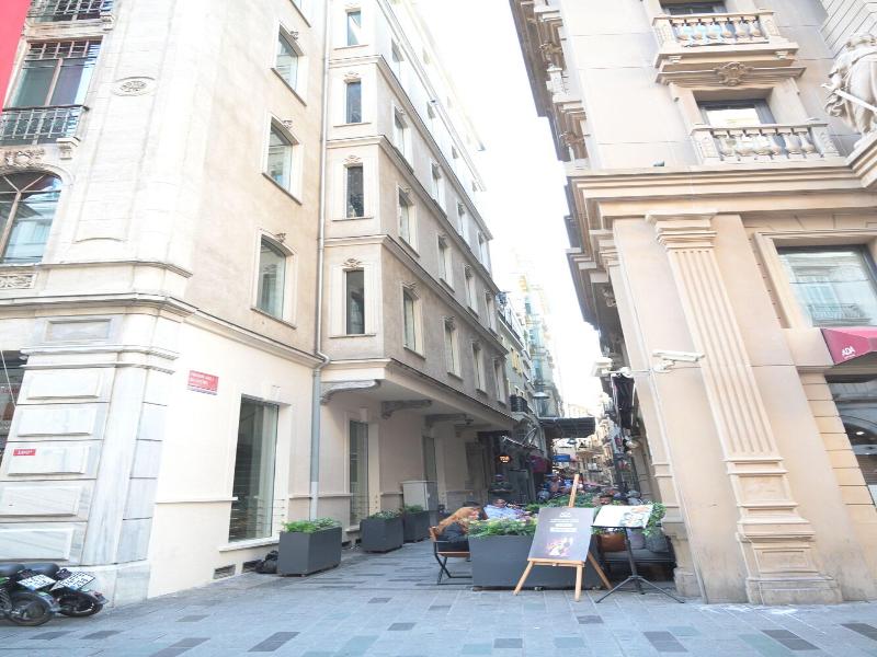 Isle Otel image
