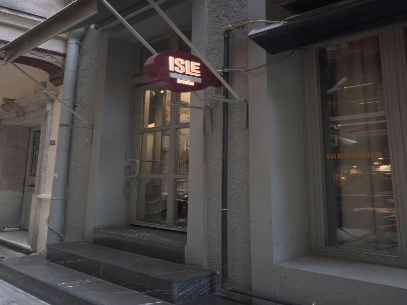 Isle Otel image
