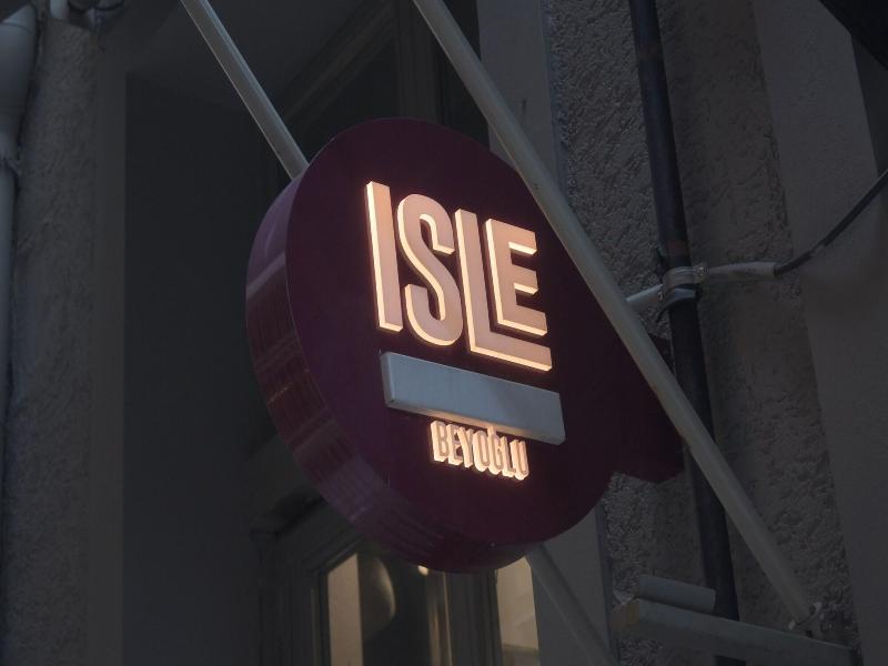 Isle Otel image