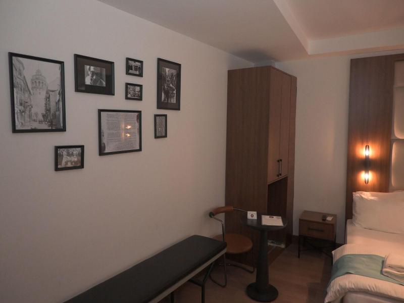 Isle Otel image
