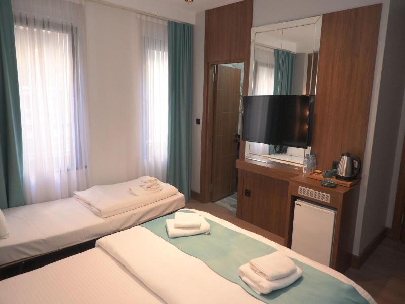 Isle Otel image