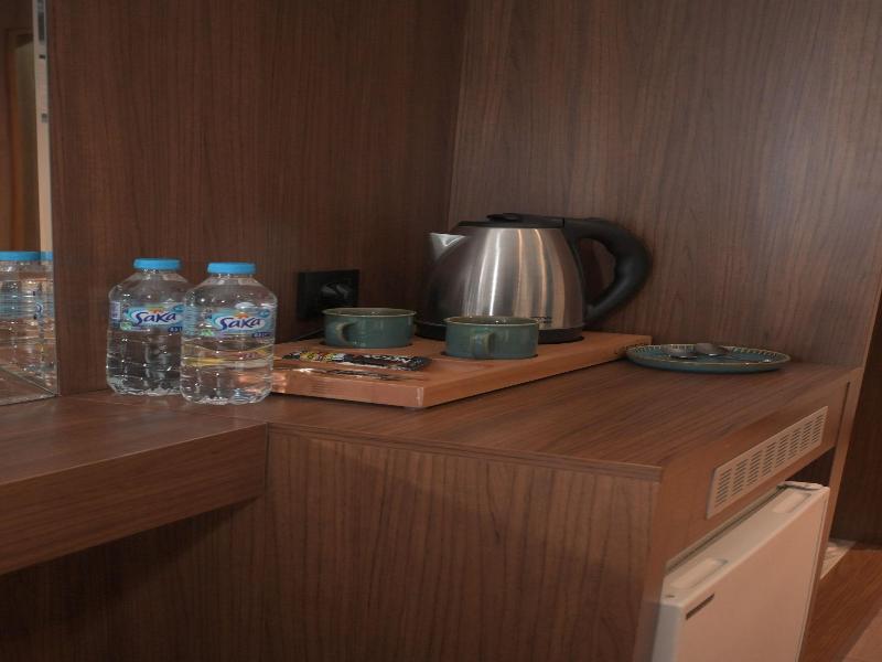 Isle Otel image