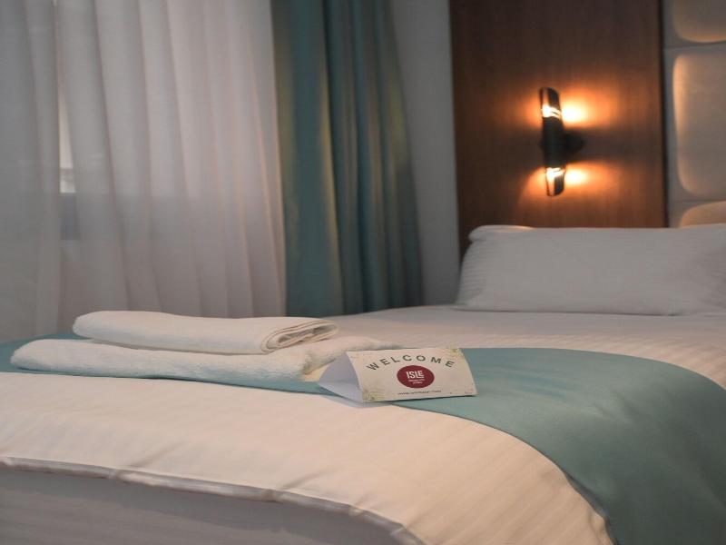Isle Otel image