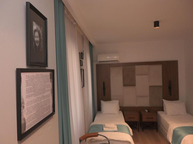 Isle Otel image