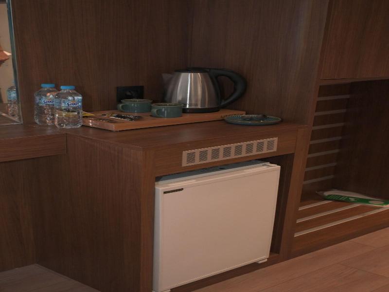 Isle Otel image