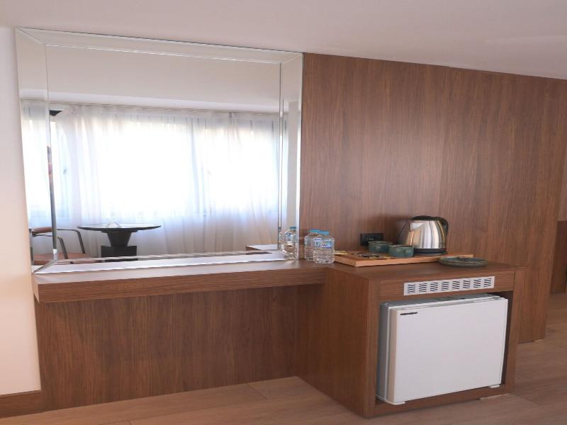 Isle Otel image