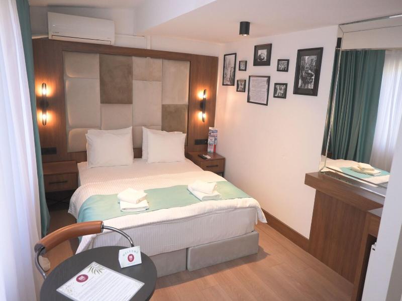 Isle Otel image