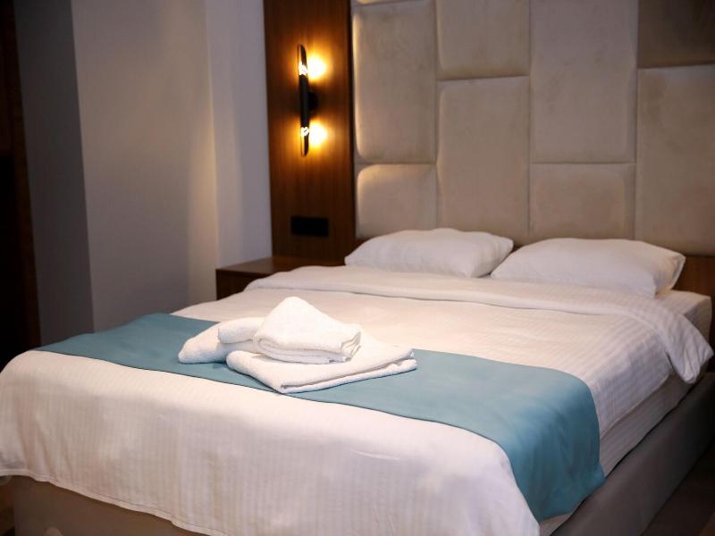 Isle Otel image