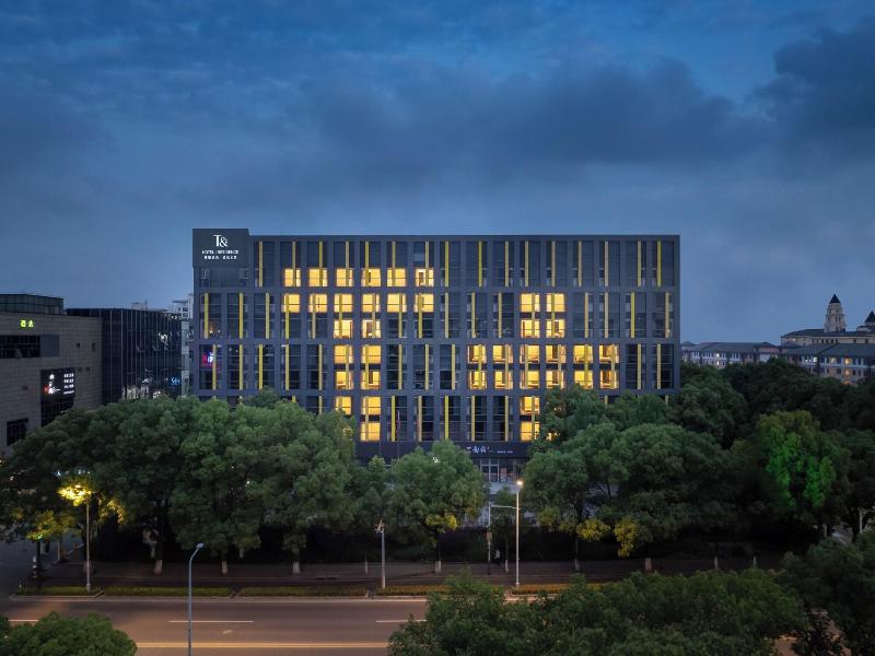 Shanghai T Plus Hotel Residence image