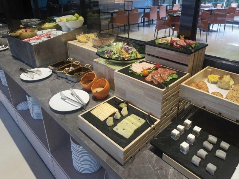 Shanghai T Plus Hotel Residence image