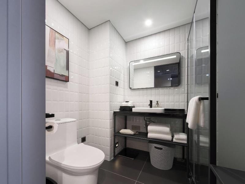 Shanghai T Plus Hotel Residence image