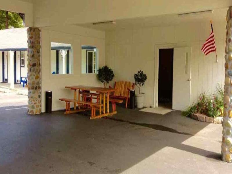 Ocean Breeze Motel image