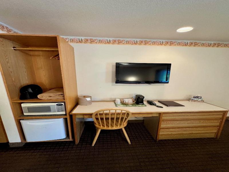 Ocean Breeze Motel image