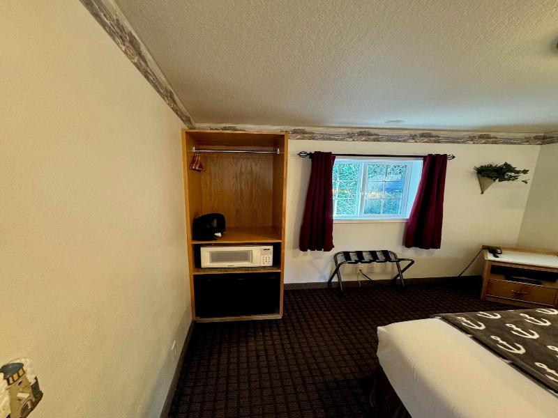 Ocean Breeze Motel image