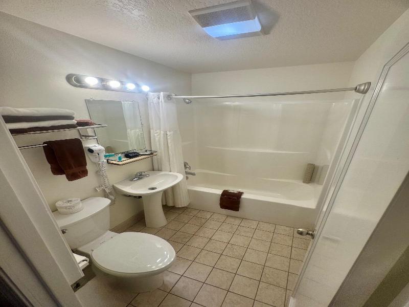 Ocean Breeze Motel image