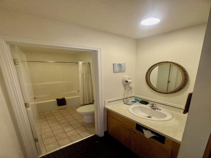 Ocean Breeze Motel image