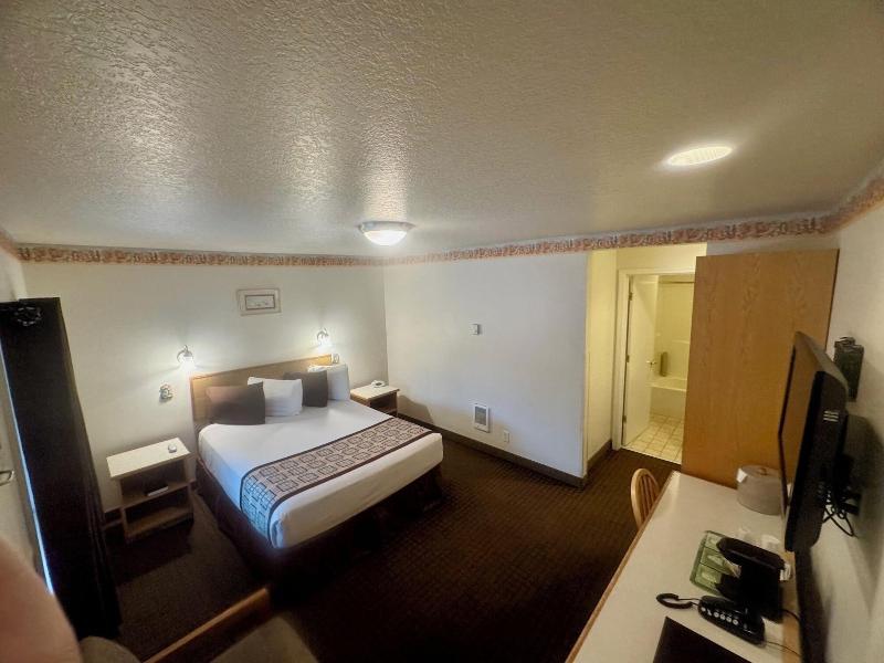 Ocean Breeze Motel image