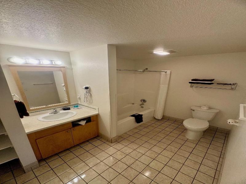 Ocean Breeze Motel image