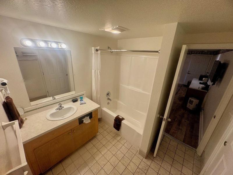 Ocean Breeze Motel image