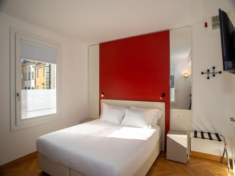 Padova Suites C20 image