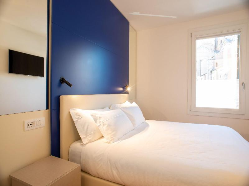 Padova Suites C20 image