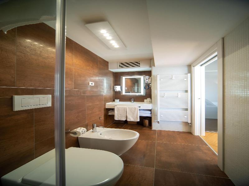 Padova Suites C20 image