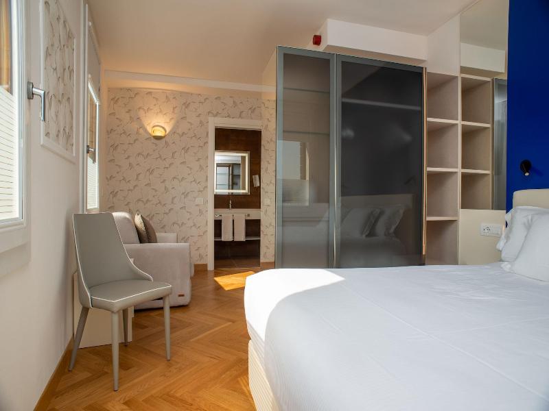 Padova Suites C20 image