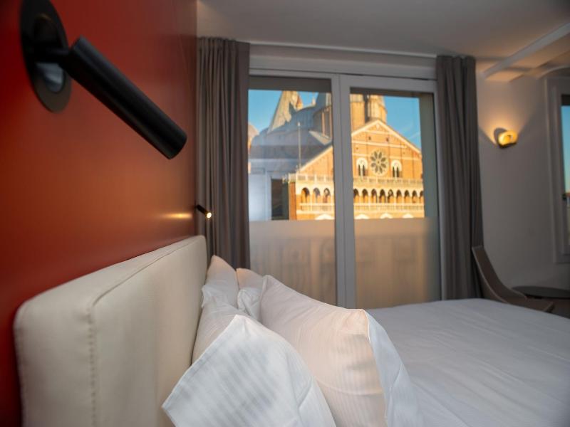 Padova Suites C20 image