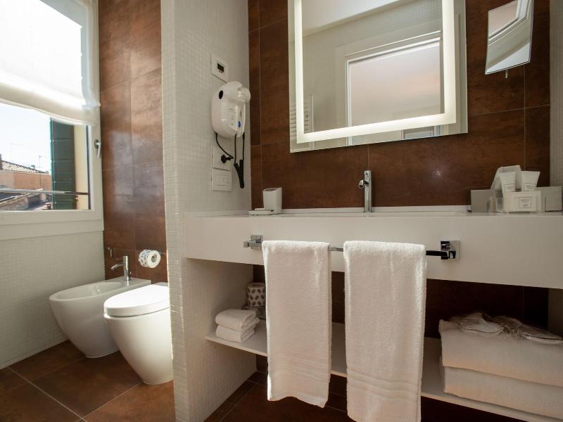Padova Suites C20 image