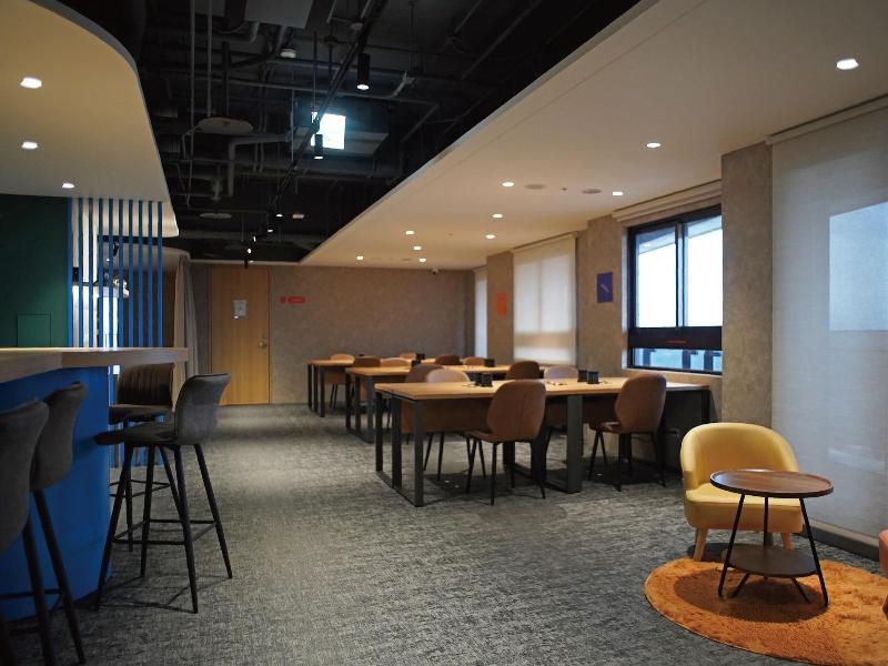 Roaders Plus Hotel Taipei Station image