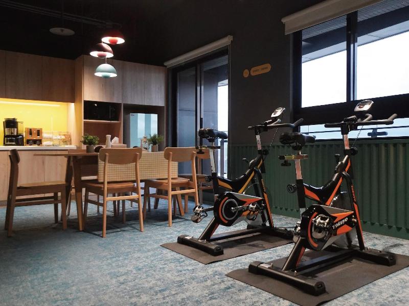 Roaders Plus Hotel Taipei Station image