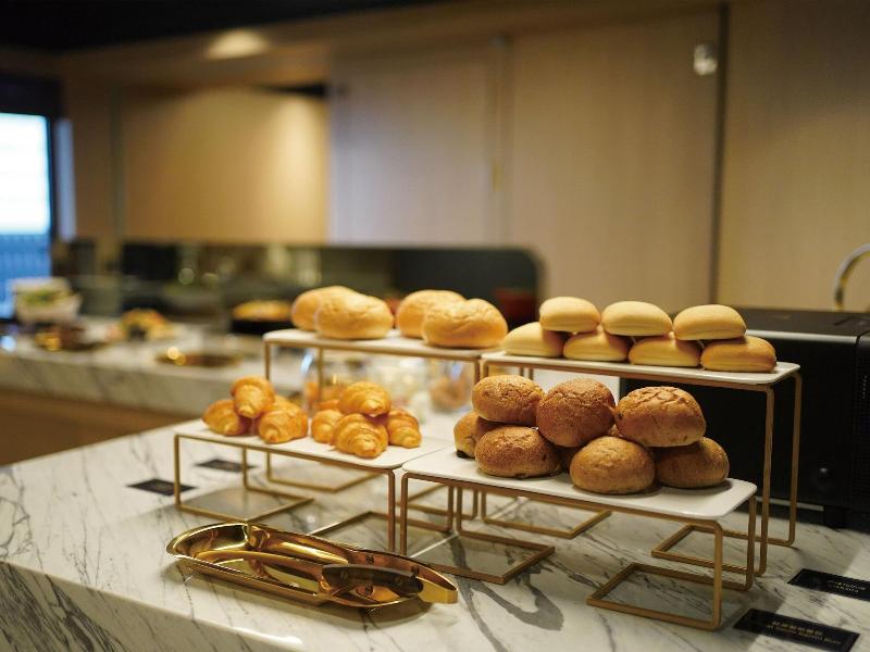 Roaders Plus Hotel Taipei Station image