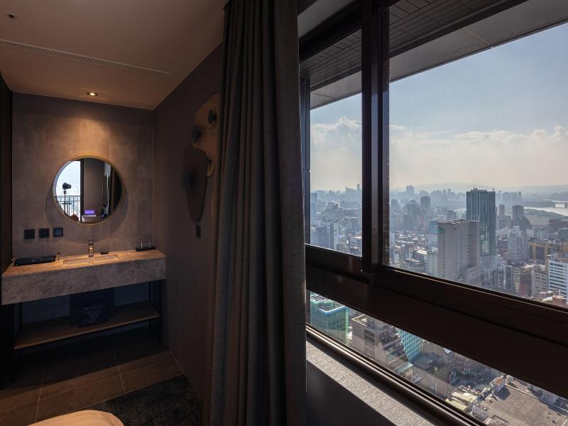 Roaders Plus Hotel Taipei Station image
