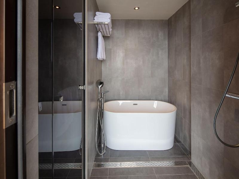 Roaders Plus Hotel Taipei Station image