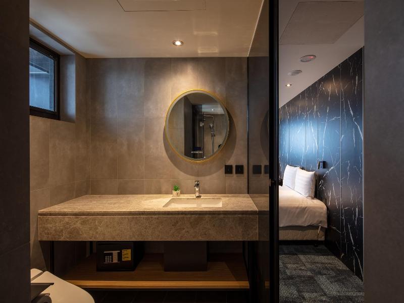 Roaders Plus Hotel Taipei Station image