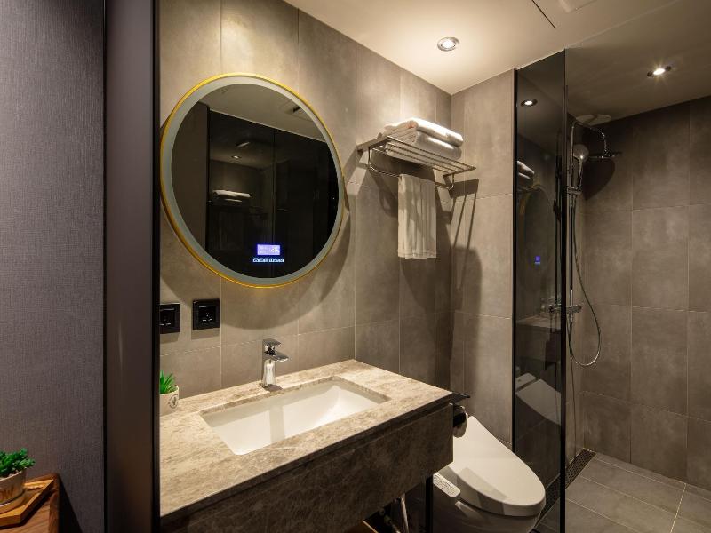 Roaders Plus Hotel Taipei Station image