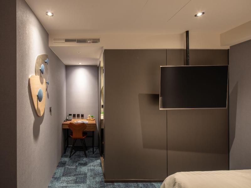 Roaders Plus Hotel Taipei Station image