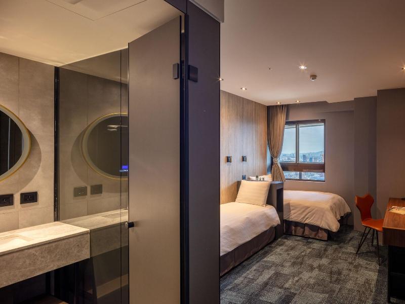 Roaders Plus Hotel Taipei Station image