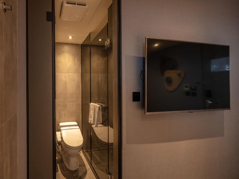 Roaders Plus Hotel Taipei Station image