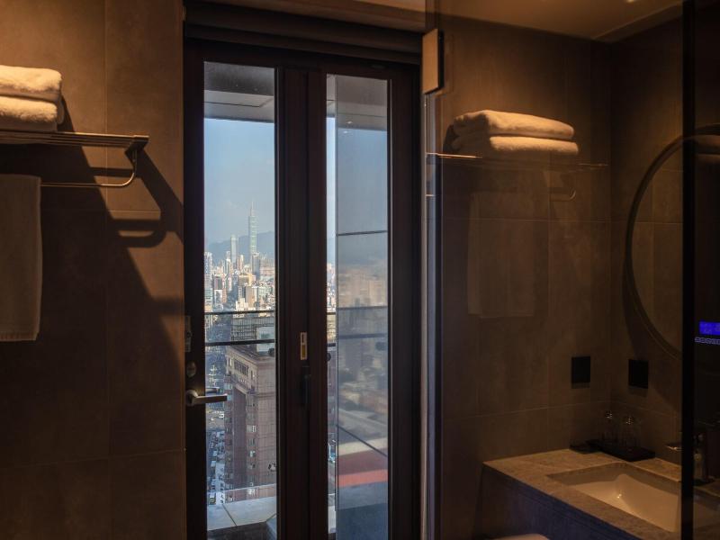 Roaders Plus Hotel Taipei Station image