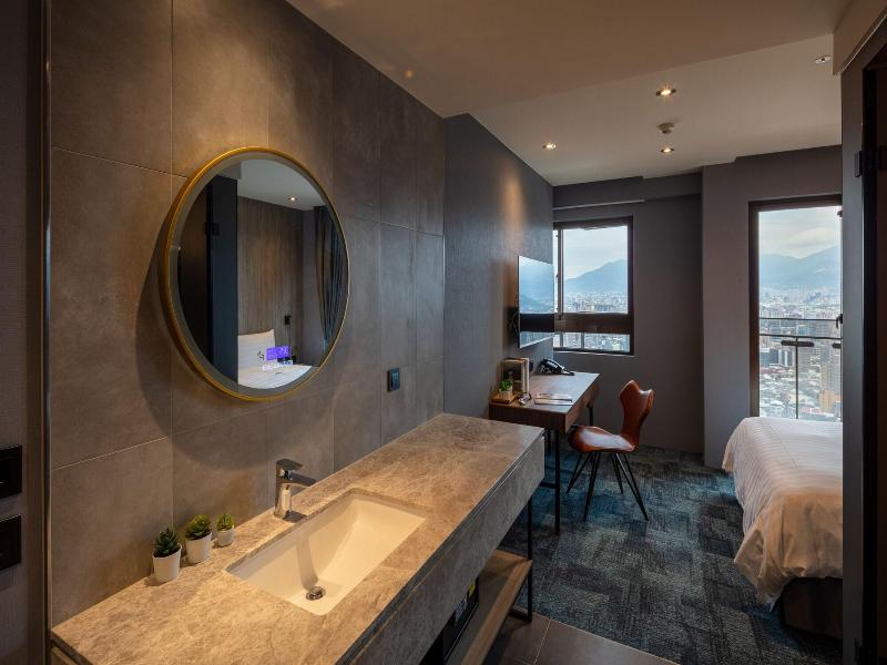 Roaders Plus Hotel Taipei Station image
