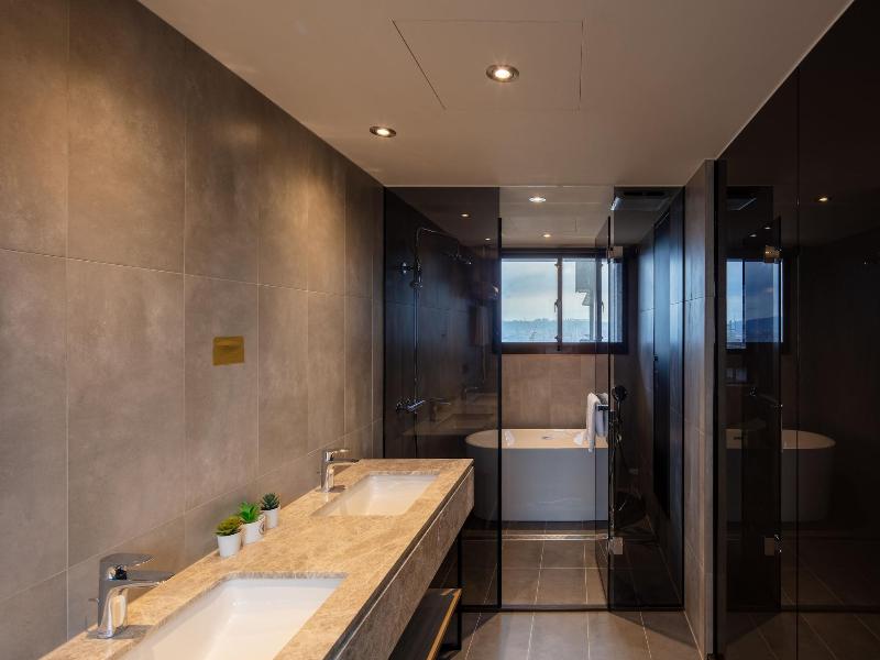 Roaders Plus Hotel Taipei Station image