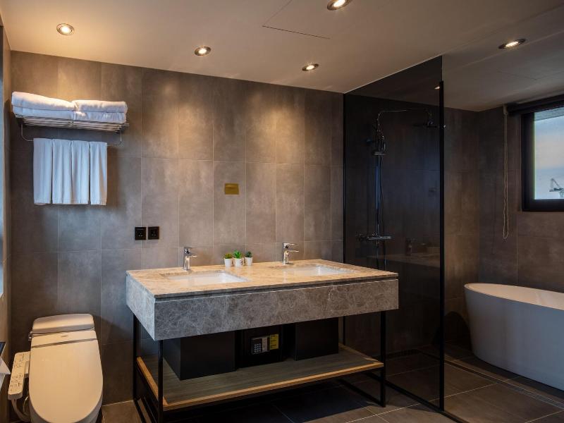 Roaders Plus Hotel Taipei Station image