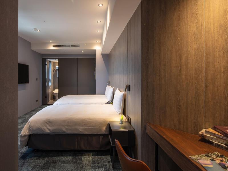 Roaders Plus Hotel Taipei Station image